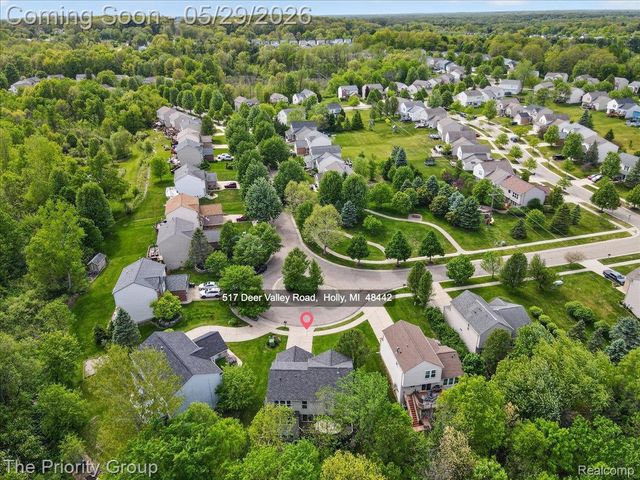 517 Deer Valley Road, Holly Village, MI 48442