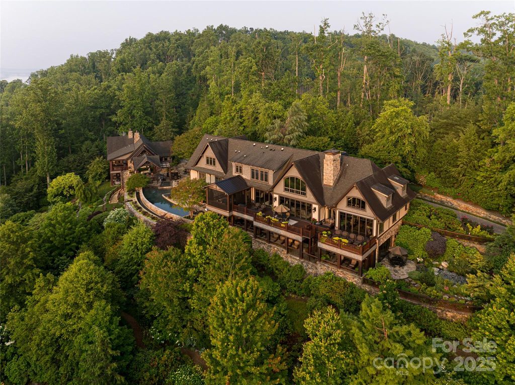 66 N Deerhaven Lane, Asheville, NC 28803