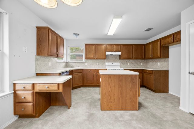 706 Hill Lane, Cleburne, TX 76033