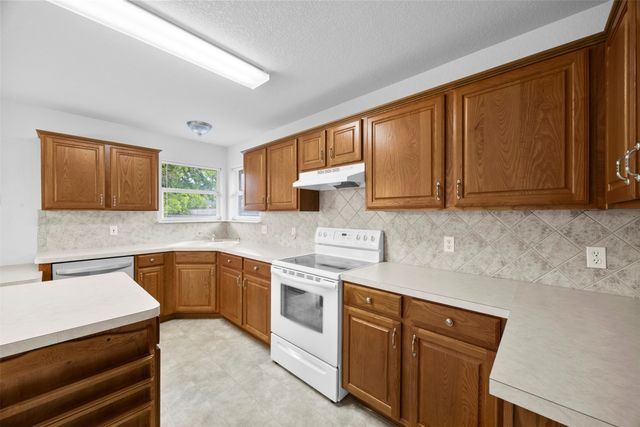 706 Hill Lane, Cleburne, TX 76033