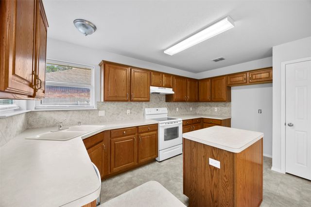 706 Hill Lane, Cleburne, TX 76033