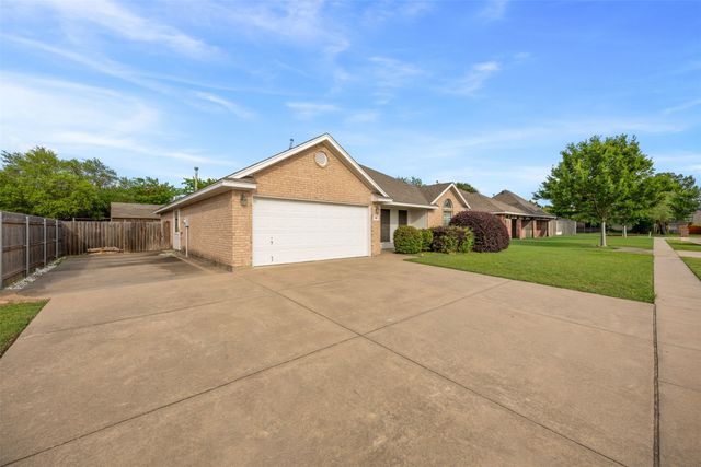 706 Hill Lane, Cleburne, TX 76033