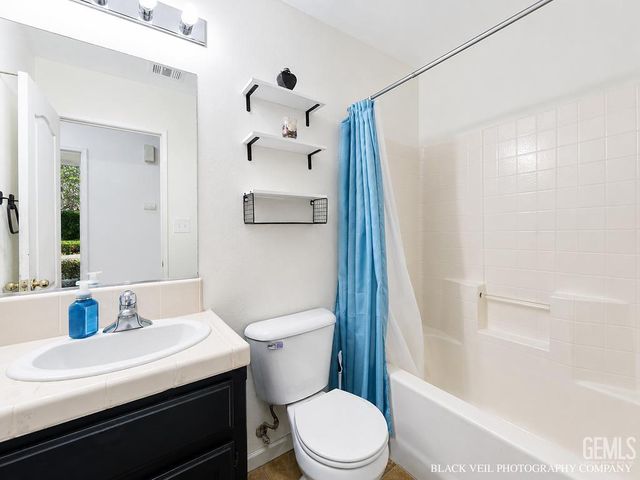 10018 Grand View Summit Drive, Bakersfield, CA 93311