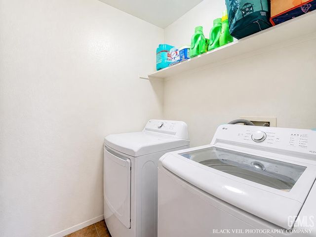 10018 Grand View Summit Drive, Bakersfield, CA 93311