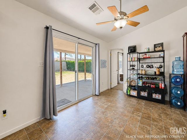 10018 Grand View Summit Drive, Bakersfield, CA 93311