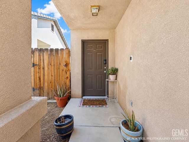 10018 Grand View Summit Drive, Bakersfield, CA 93311