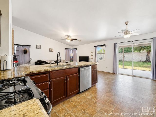10018 Grand View Summit Drive, Bakersfield, CA 93311
