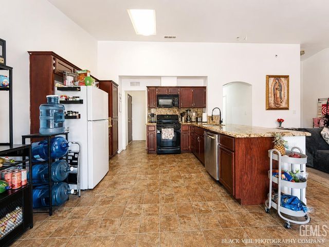 10018 Grand View Summit Drive, Bakersfield, CA 93311
