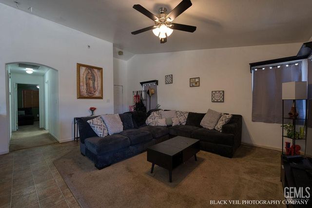 10018 Grand View Summit Drive, Bakersfield, CA 93311