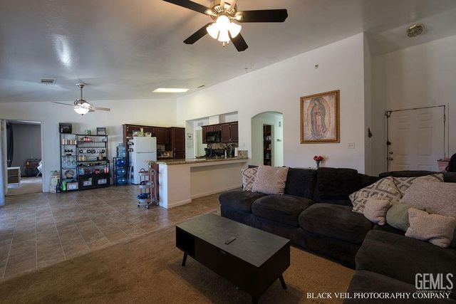 10018 Grand View Summit Drive, Bakersfield, CA 93311