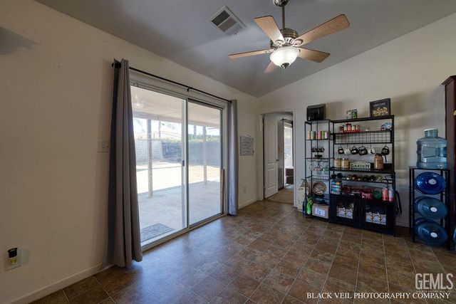 10018 Grand View Summit Drive, Bakersfield, CA 93311