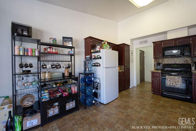 10018 Grand View Summit Drive, Bakersfield, CA 93311