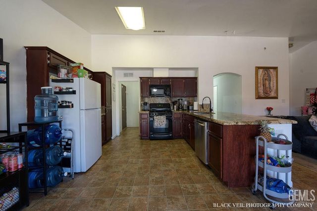 10018 Grand View Summit Drive, Bakersfield, CA 93311