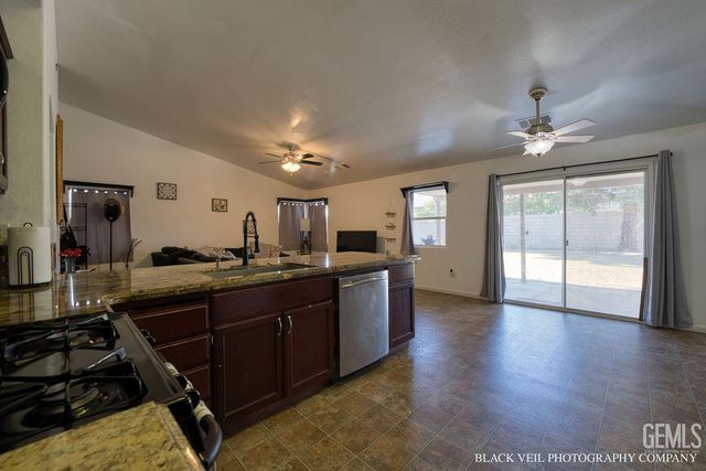 10018 Grand View Summit Drive, Bakersfield, CA 93311