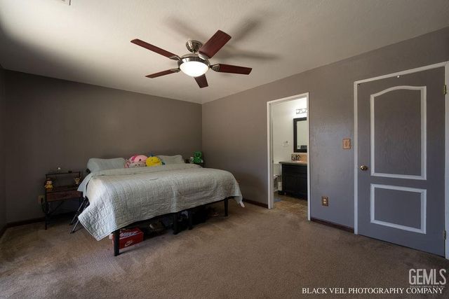 10018 Grand View Summit Drive, Bakersfield, CA 93311