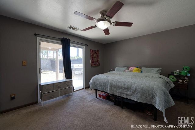 10018 Grand View Summit Drive, Bakersfield, CA 93311