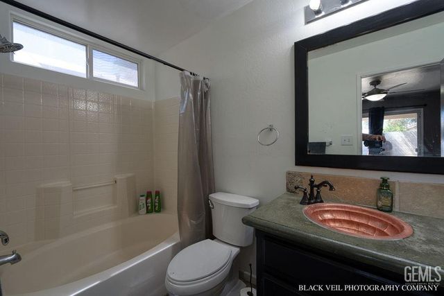 10018 Grand View Summit Drive, Bakersfield, CA 93311