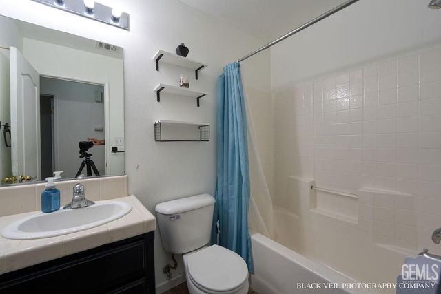 10018 Grand View Summit Drive, Bakersfield, CA 93311