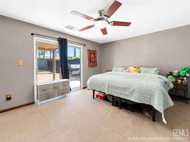 10018 Grand View Summit Drive, Bakersfield, CA 93311