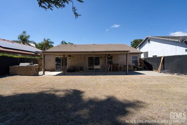 10018 Grand View Summit Drive, Bakersfield, CA 93311