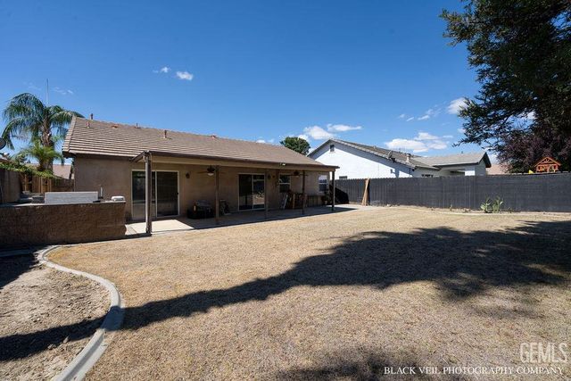 10018 Grand View Summit Drive, Bakersfield, CA 93311