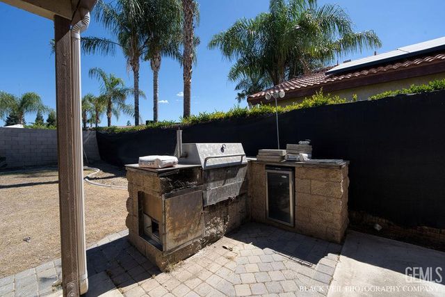 10018 Grand View Summit Drive, Bakersfield, CA 93311