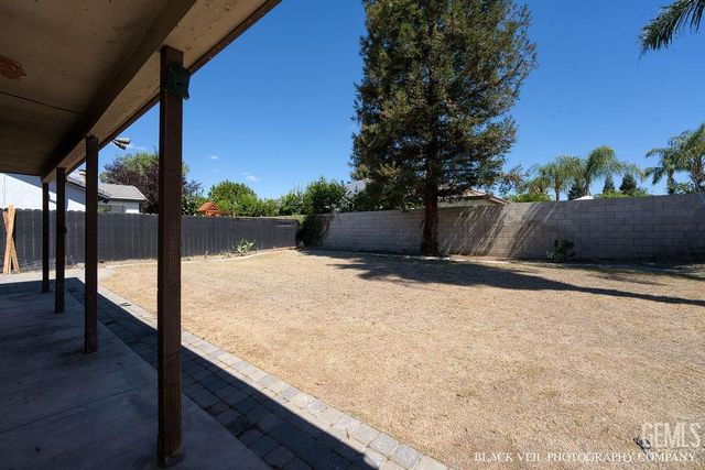 10018 Grand View Summit Drive, Bakersfield, CA 93311