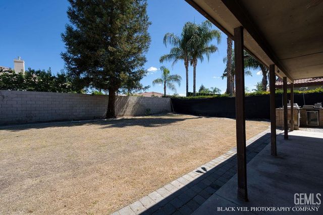 10018 Grand View Summit Drive, Bakersfield, CA 93311