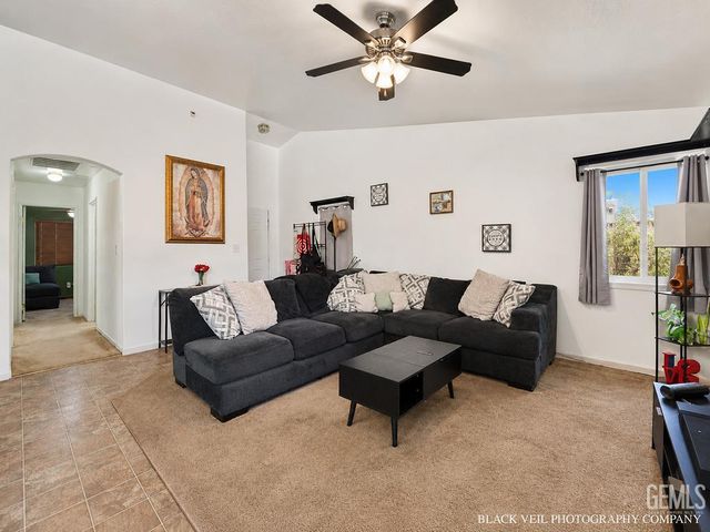 10018 Grand View Summit Drive, Bakersfield, CA 93311