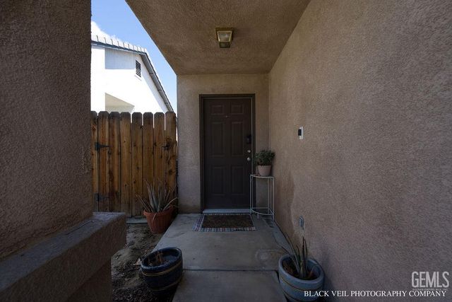 10018 Grand View Summit Drive, Bakersfield, CA 93311