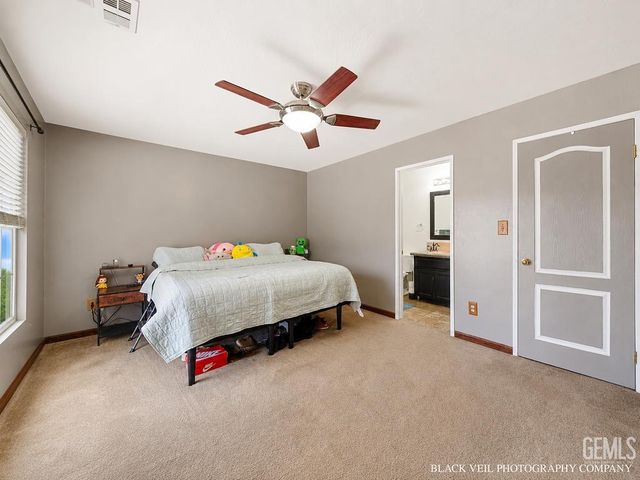 10018 Grand View Summit Drive, Bakersfield, CA 93311