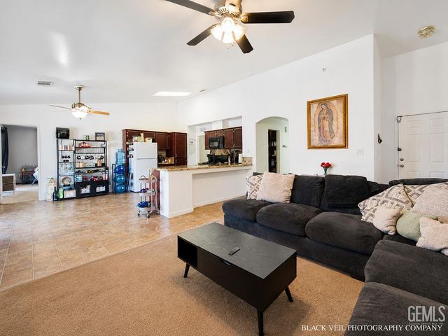 10018 Grand View Summit Drive, Bakersfield, CA 93311