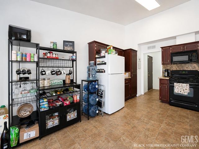 10018 Grand View Summit Drive, Bakersfield, CA 93311
