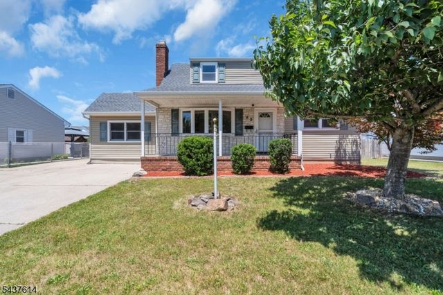 62 Louise Dr, Manville Boro, NJ 08835