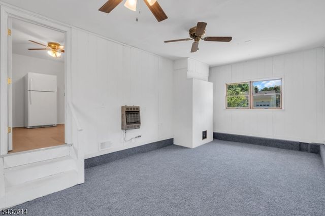 62 Louise Dr, Manville Boro, NJ 08835