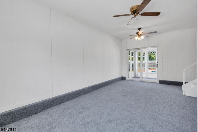 62 Louise Dr, Manville Boro, NJ 08835