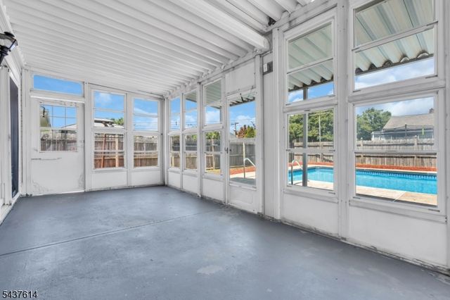 62 Louise Dr, Manville Boro, NJ 08835