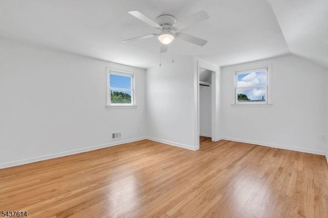 62 Louise Dr, Manville Boro, NJ 08835