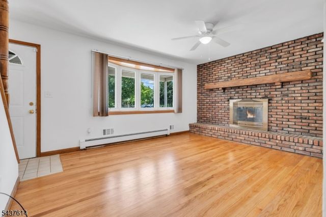 62 Louise Dr, Manville Boro, NJ 08835