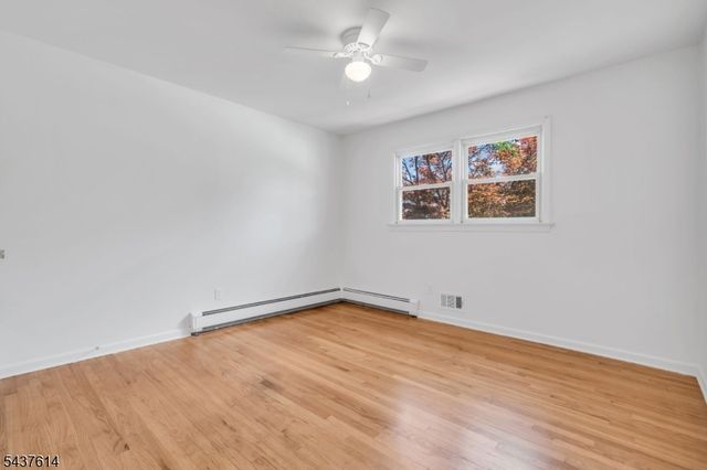 62 Louise Dr, Manville Boro, NJ 08835
