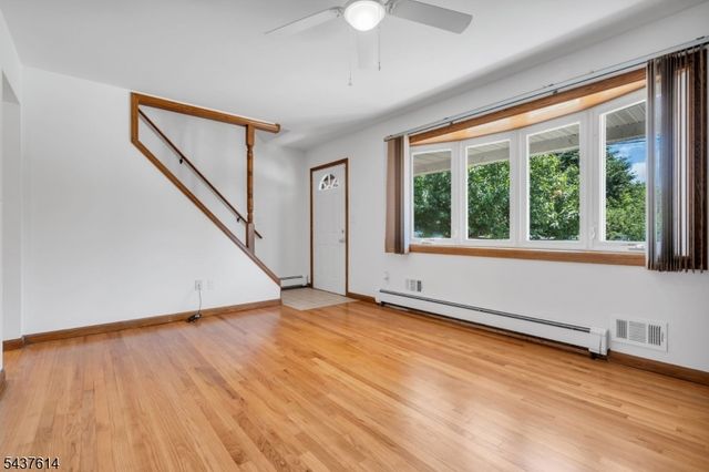 62 Louise Dr, Manville Boro, NJ 08835