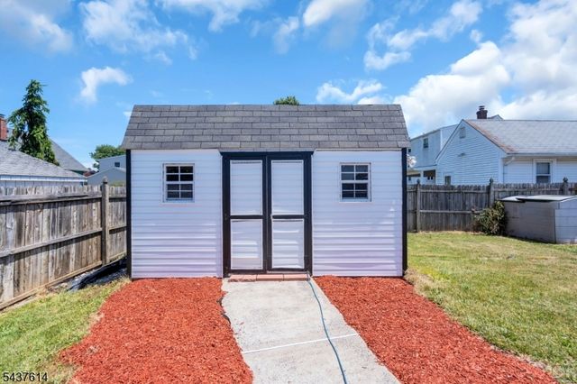62 Louise Dr, Manville Boro, NJ 08835