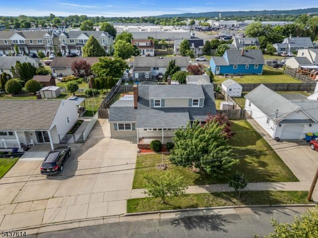 62 Louise Dr, Manville Boro, NJ 08835