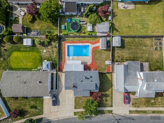 62 Louise Dr, Manville Boro, NJ 08835