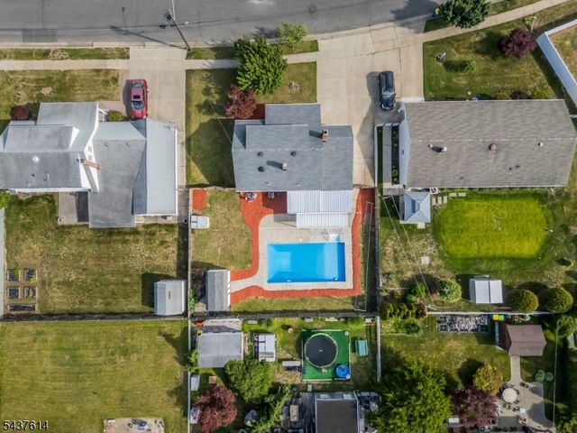62 Louise Dr, Manville Boro, NJ 08835