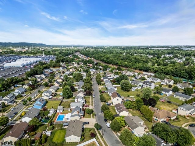 62 Louise Dr, Manville Boro, NJ 08835