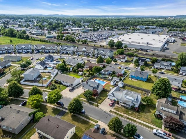 62 Louise Dr, Manville Boro, NJ 08835