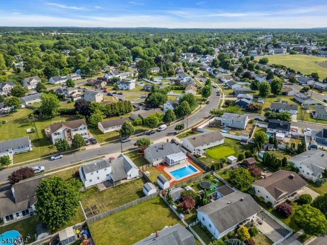 62 Louise Dr, Manville Boro, NJ 08835