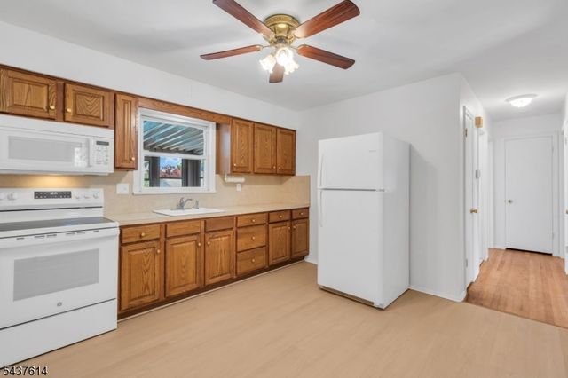 62 Louise Dr, Manville Boro, NJ 08835