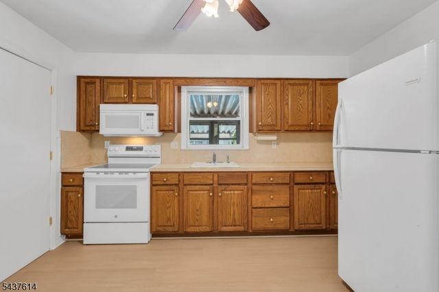 62 Louise Dr, Manville Boro, NJ 08835